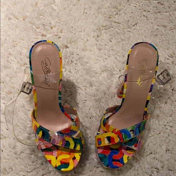 Women shoes - Picture 1 of 2